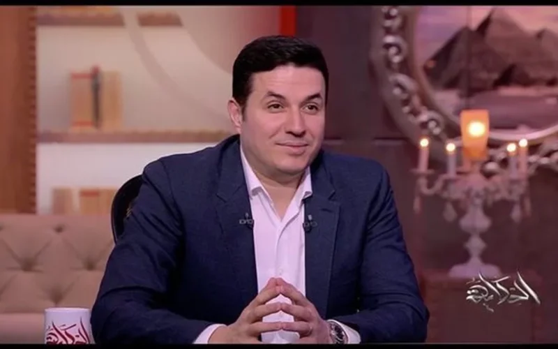 خناقة مفاجئة.. دكتور أحمد عمارة يتصادم مع سائق دراجة نارية على الطريق